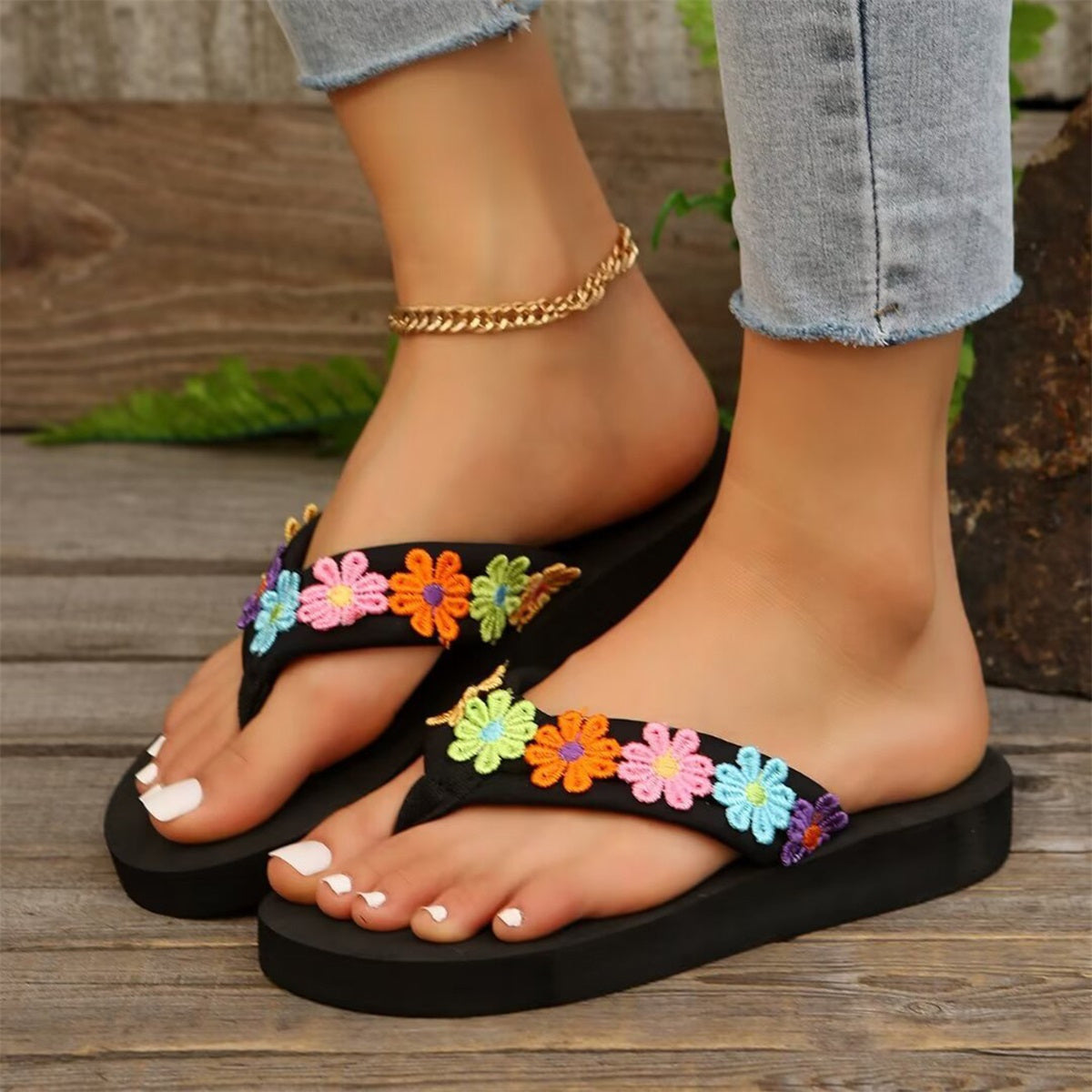 Women'S Bohemian Floral Applique Platform Flip Flops - Non-Slip EVA Sandals with Colorful Flower Design, Flat Heel Beach Slides for Casual Summer Wear, Hand Washable, Beach Shoes, Comfortable Footwear, Durable Traction Footwear, Vacation Footwear,