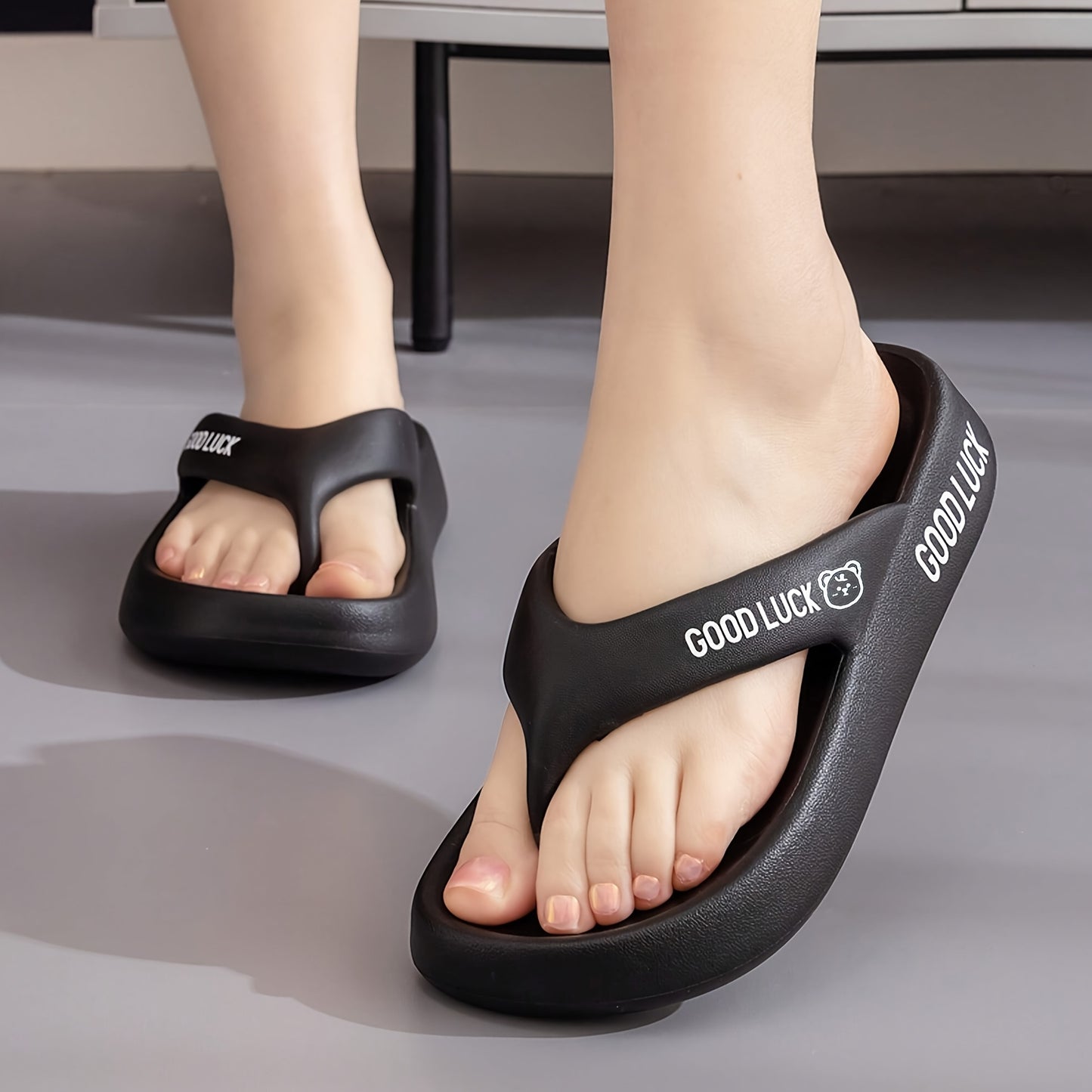 Mid-Year, New Summer Style, Japanese and Korean Fashionable High-Value Thick-Soled Non-Slip EVA Flip-Flops, Available in Multiple Colors, Home Use, Lightweight and Breathable, Easy to Wear, Suitable for Bathroom, Home, Outdoor, Beach, Office, and Parties