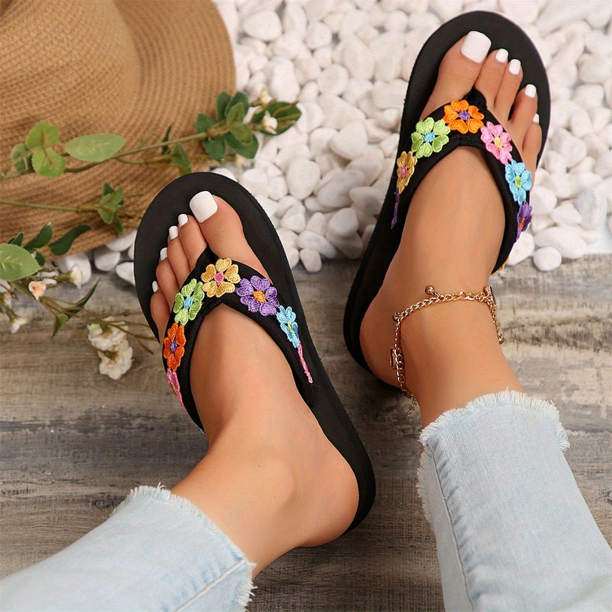 Women'S Bohemian Floral Applique Platform Flip Flops - Non-Slip EVA Sandals with Colorful Flower Design, Flat Heel Beach Slides for Casual Summer Wear, Hand Washable, Beach Shoes, Comfortable Footwear, Durable Traction Footwear, Vacation Footwear,