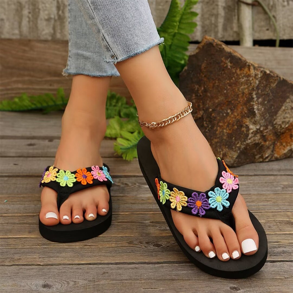 Women'S Bohemian Floral Applique Platform Flip Flops - Non-Slip EVA Sandals with Colorful Flower Design, Flat Heel Beach Slides for Casual Summer Wear, Hand Washable, Beach Shoes, Comfortable Footwear, Durable Traction Footwear, Vacation Footwear,