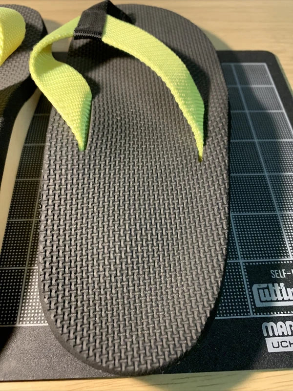 Island Slipper Hawaii Vintage Size 6 Men’s 7 1/2 Women’s Black Neon